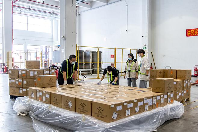 Multiple 1688 supplier packages before warehouse consolidation