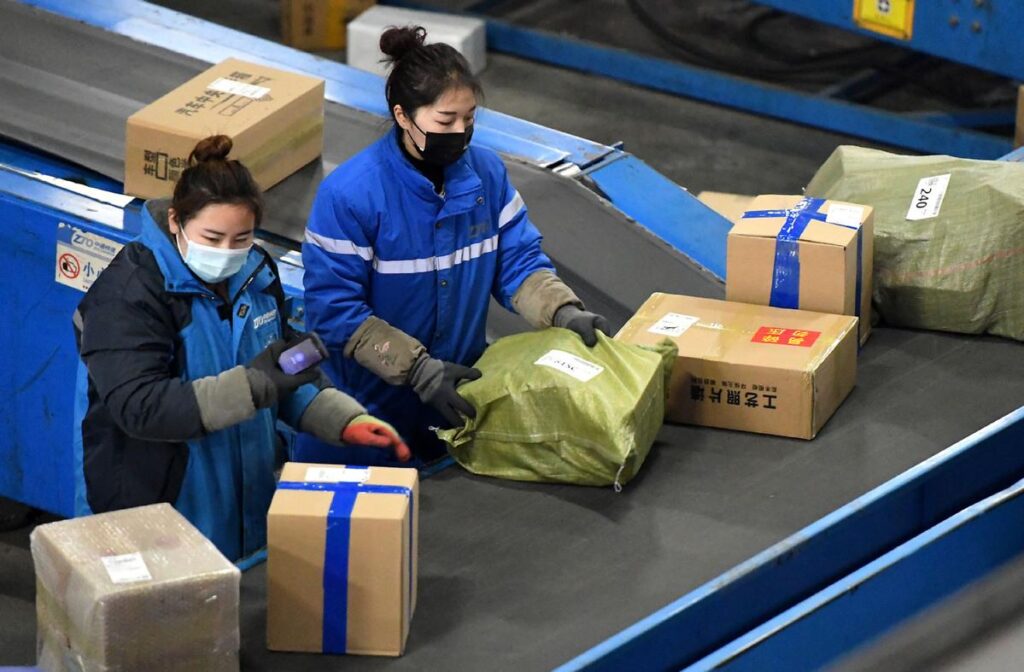 1688 tracking number scanned during China domestic courier delivery